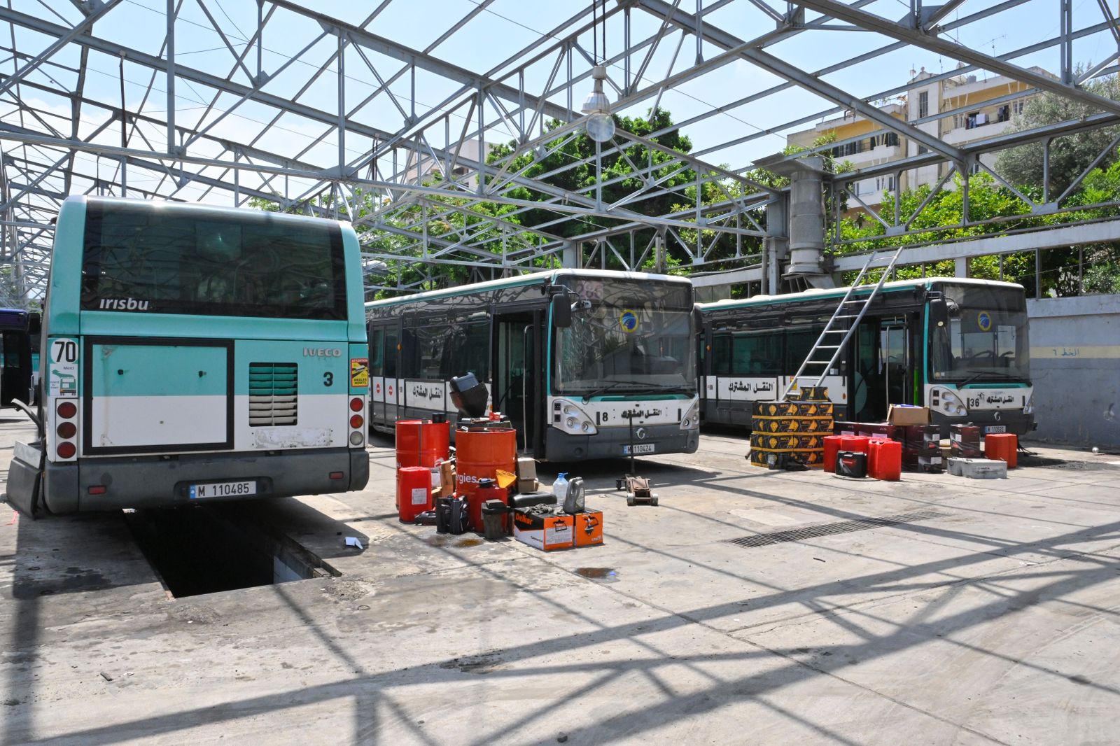 حمية أطلق خطة تسيير حافلات النقل المشترك: 96 باصا في بيروت تليها تباعا بقية المناطق